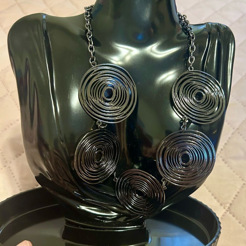NWT Black Spiral Statement Necklace - Picture 6 of 16